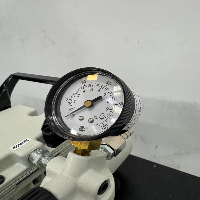 Welch Vacuum Pump image 3